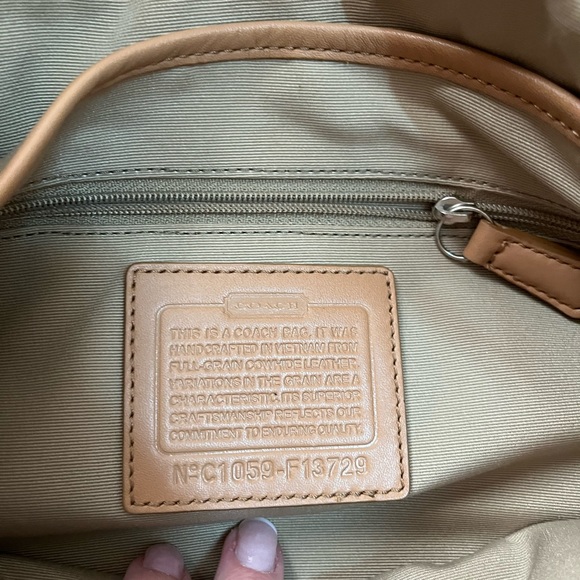 White Coach purse. A few small stains/scuffs on it. Still good condition - Picture 3 of 3